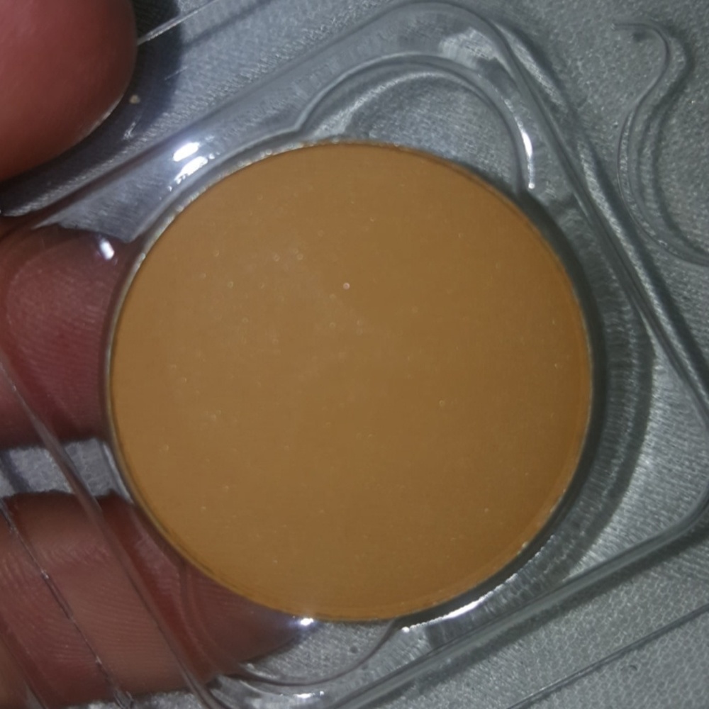 Eyeshadow - Picture 4 of 4